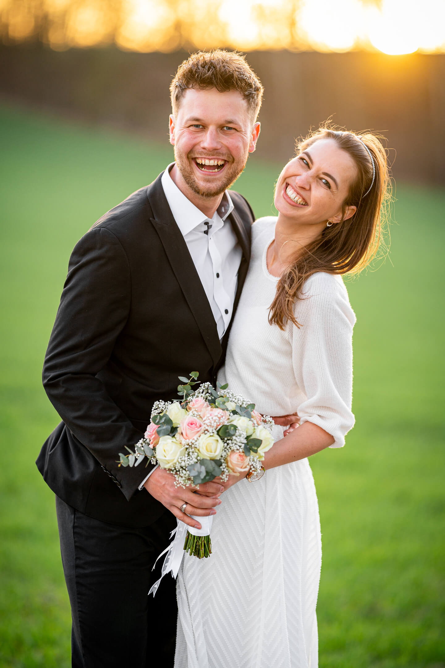 Hochzeitsshooting bei Sonnenuntergang.