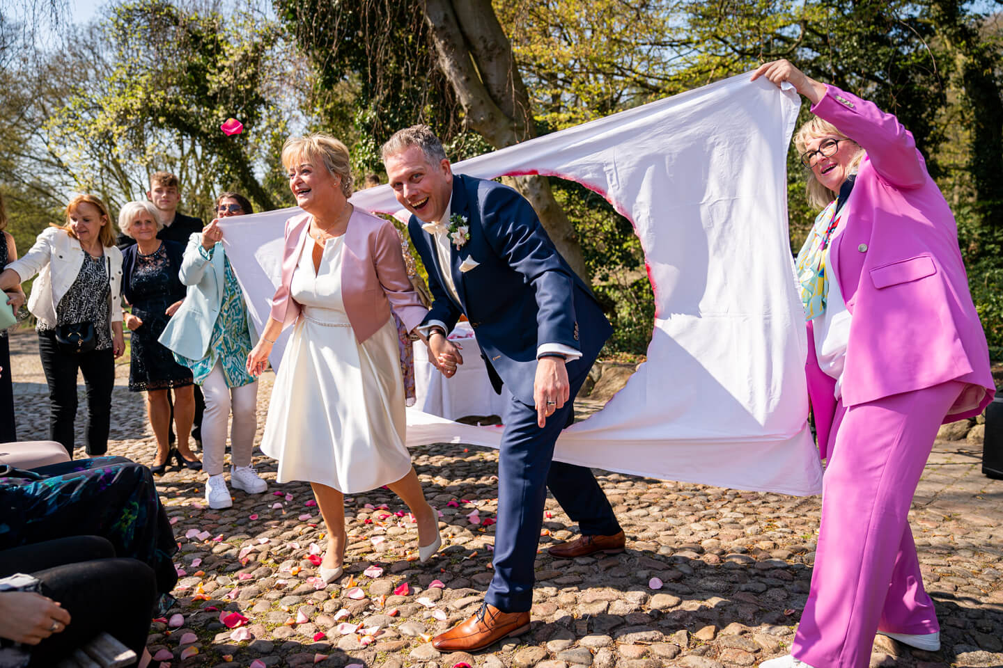 Hochzeitsfeier mit Freunden.