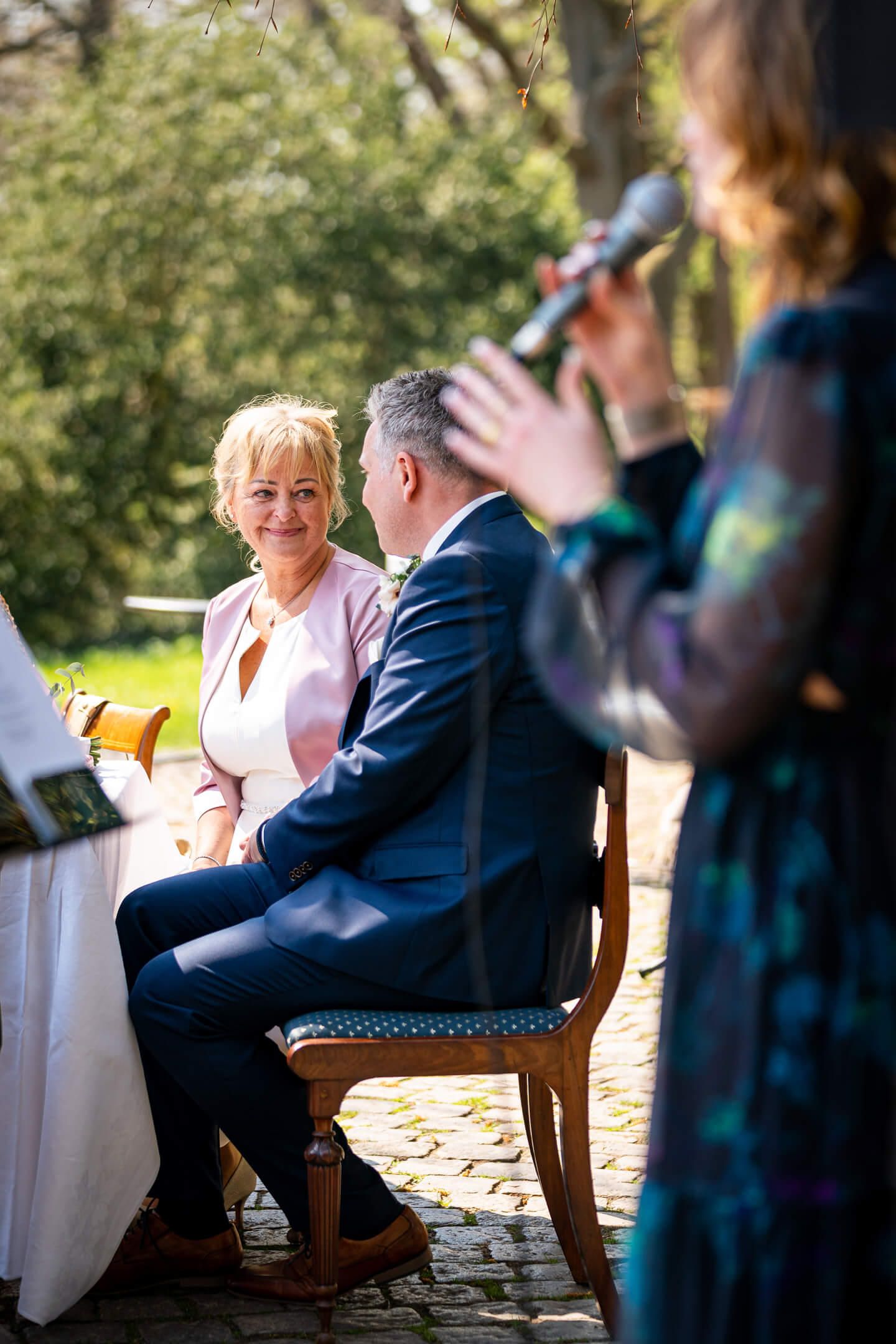 Live-Gesang zur Hochzeit unter freiem Himmel in Uetersen.