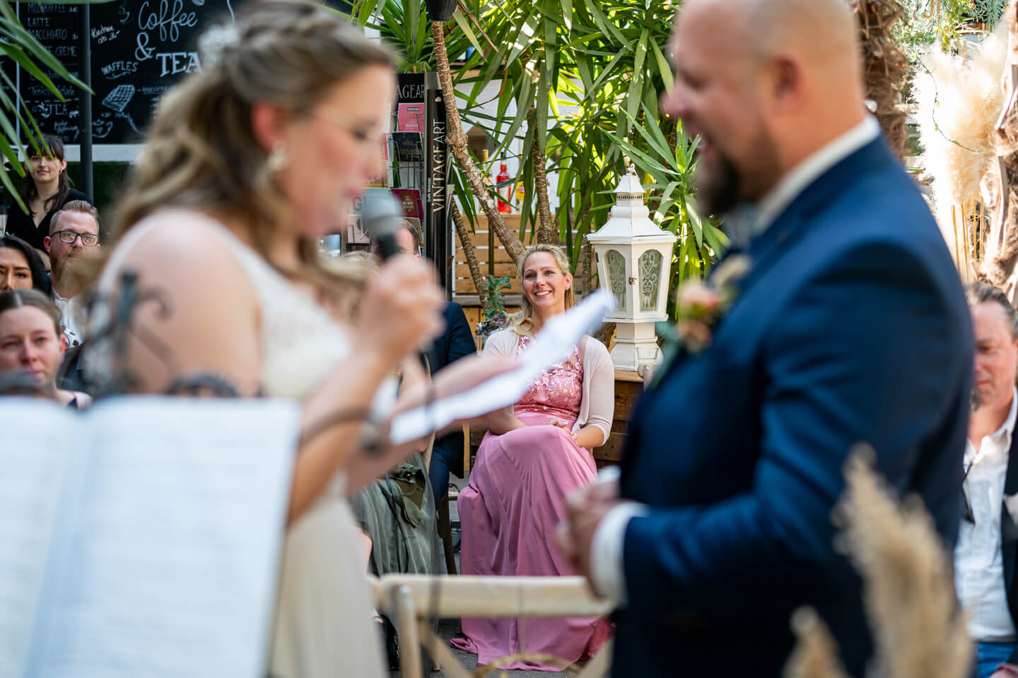 Eheversprechen bei freier Trauung. Fotografiert von F. Läufer.