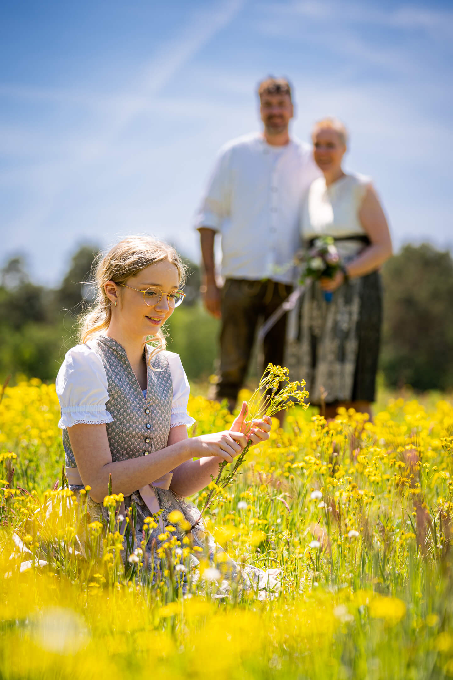Fmilienfoto auf der Wiese