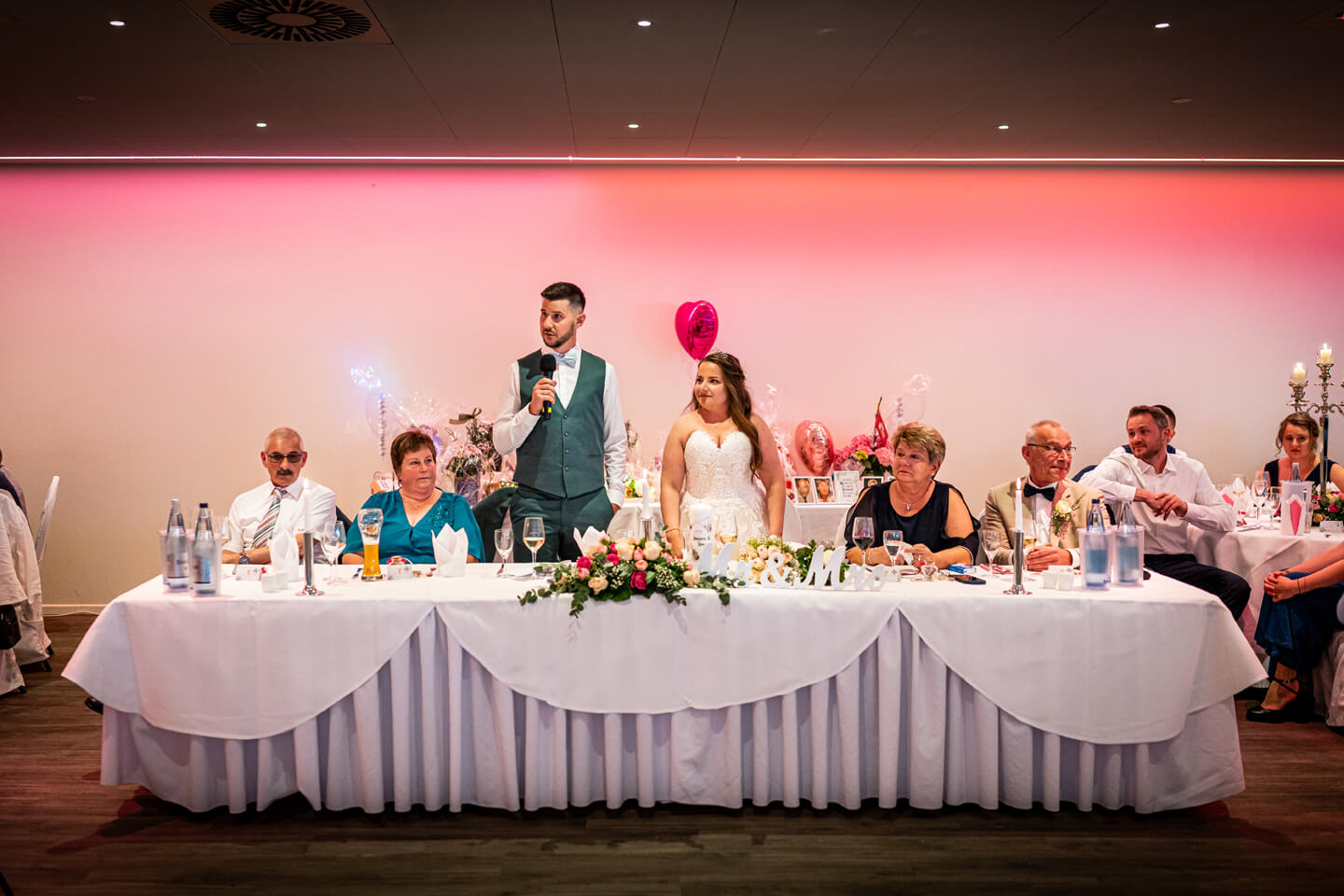 Eröffnungsrede bei einer Hochzeit im Vierländer Landhaus, Hamburg. Fotograf war hier Florian Läufer.