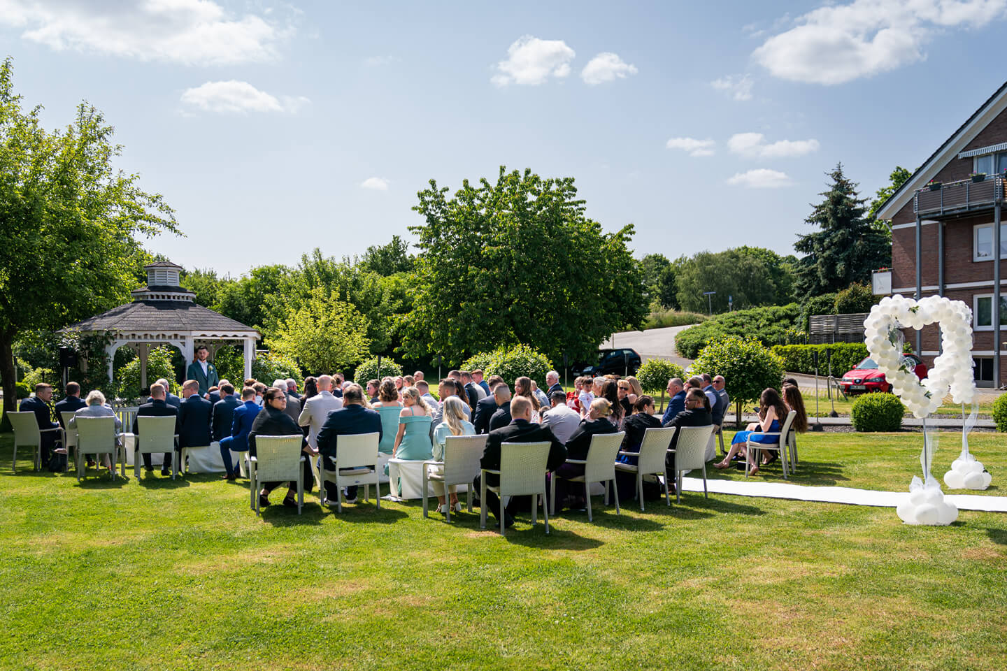 Freie Trauung im Pavillon beim Clausen's Vierländer Landhaus bei Hamburg.